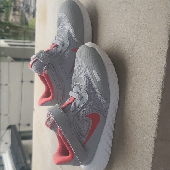 Nike running shoes with zip and velcro closure, size 10 - Picture 8 of 8